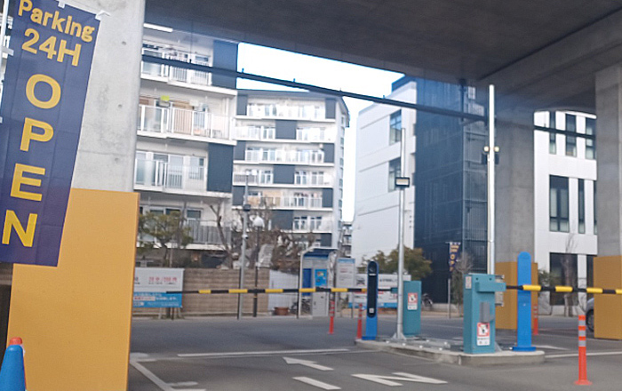 西新町駅前パーキング